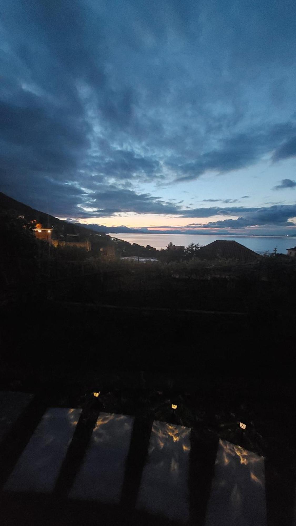 R&R Gesthouse Hotel Shiroka Bagian luar foto