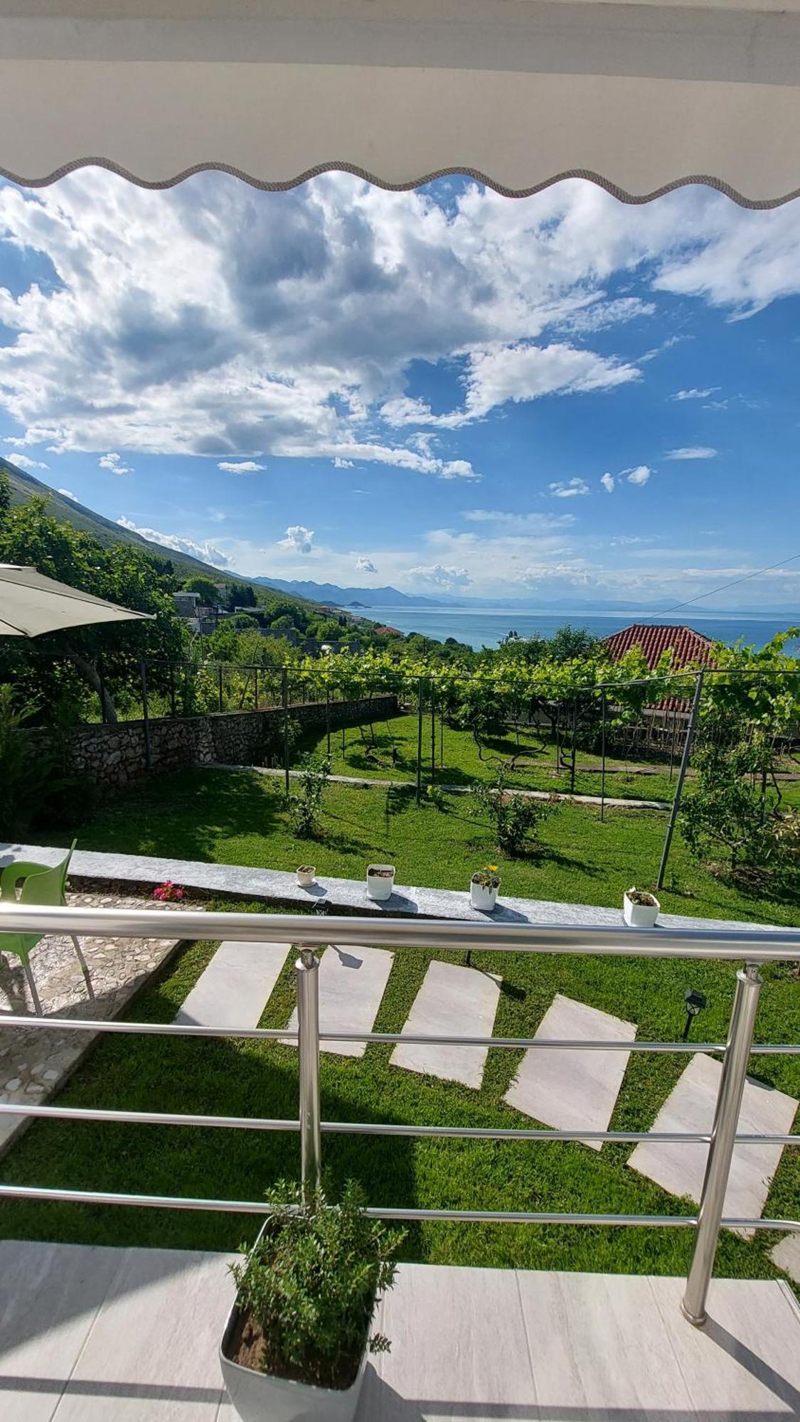 R&R Gesthouse Hotel Shiroka Bagian luar foto